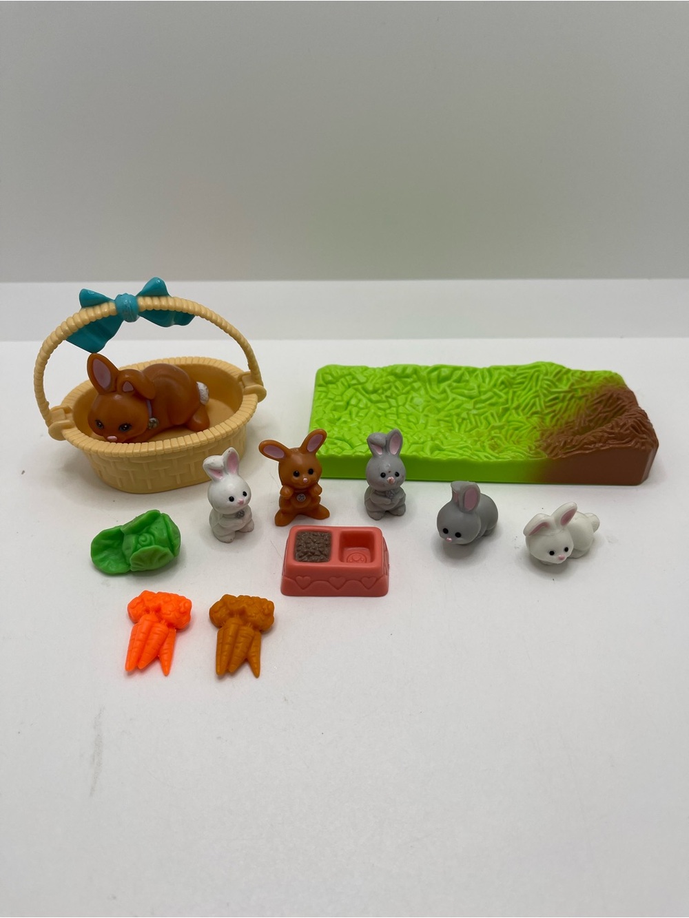 Vintage 1992 Kenner LPS Littlest Pet Shop Mommy and Baby Bunnies